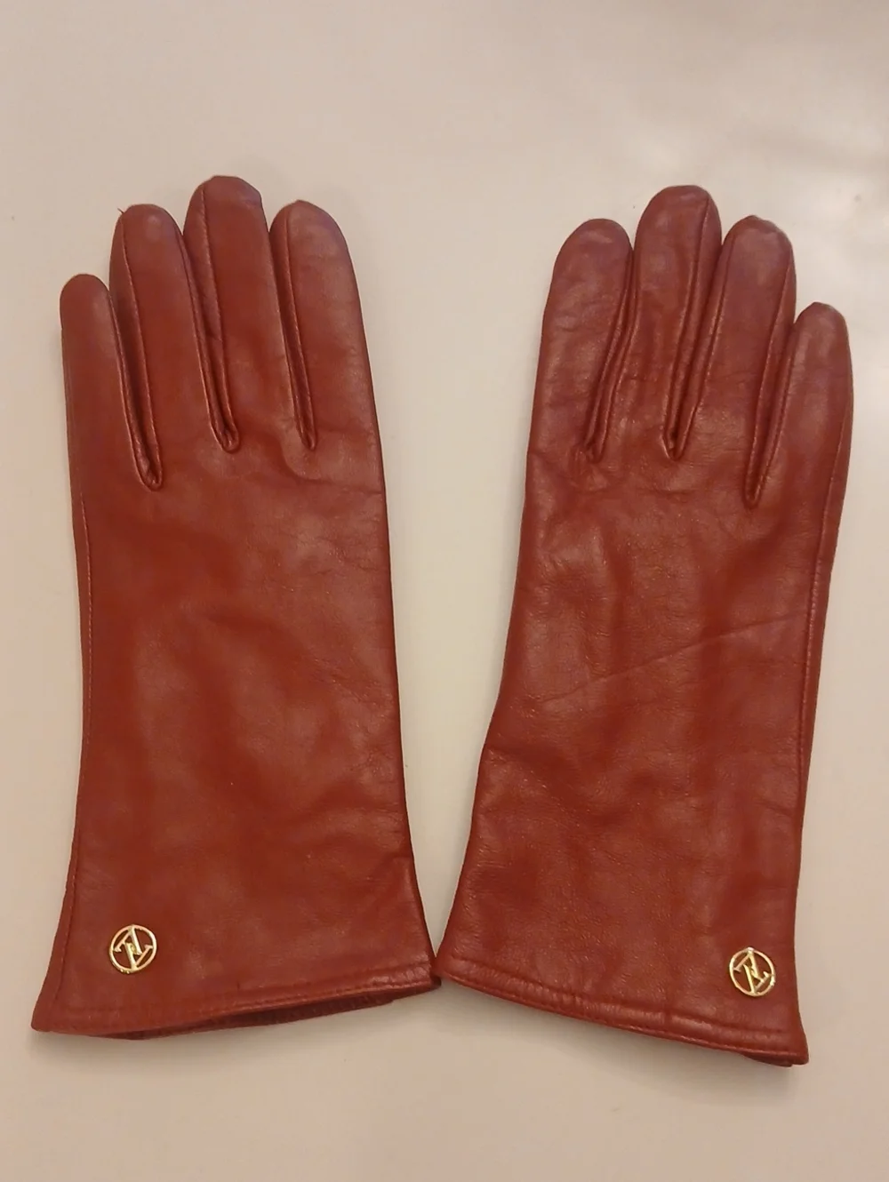 Adrienne Vittadini Brick Red Leather Gloves with Gold Logo Tag Size M